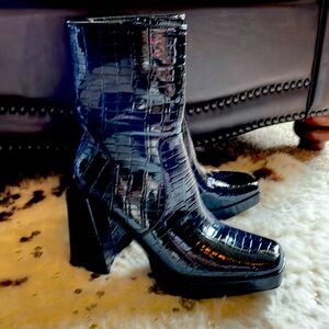 Black chunky heel boots 7.5